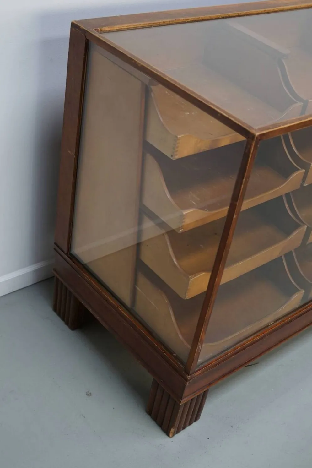 Comptoir de magasin en hêtre anglais antique, vers 1920-1930