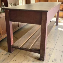 Comptoir de magasin/table de travail vintage en bois
