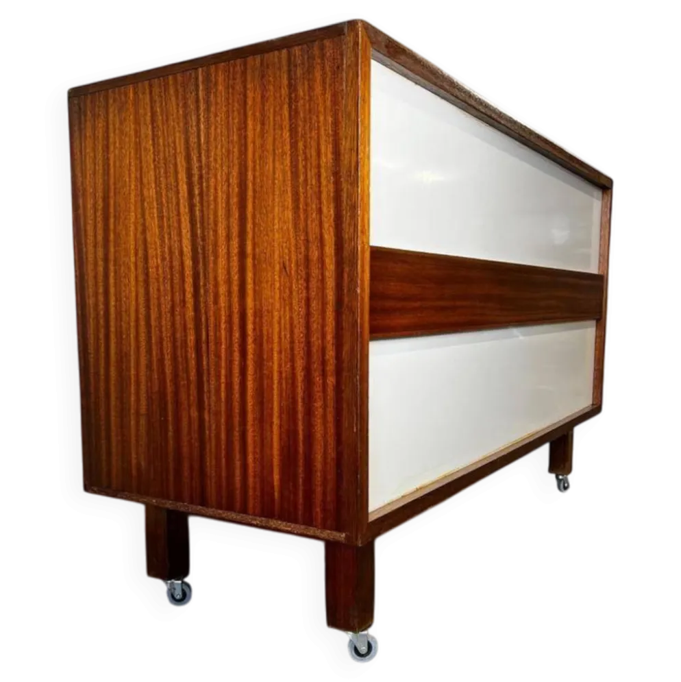 Comptoir de magasin vintage en bois sur roulettes
