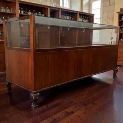 Comptoir de magasin/vitrine/présentoir vintage en bois