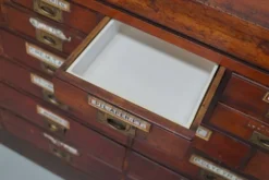 Comptoir de pharmacie victorien anglais du 19ème siècle