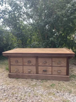 Comptoir de tailleur à tiroirs