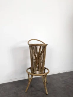 Comptoir et tabourets en bambou et rotin