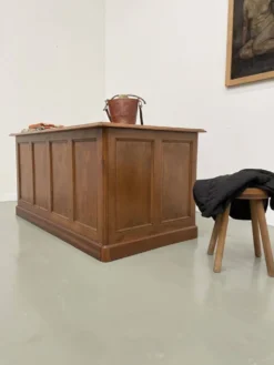 Comptoir ou bureau en noyer années 50