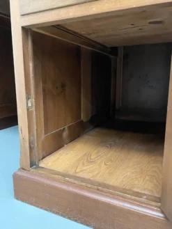 Comptoir ou bureau en noyer années 50