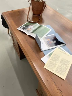 Comptoir ou bureau en noyer années 50