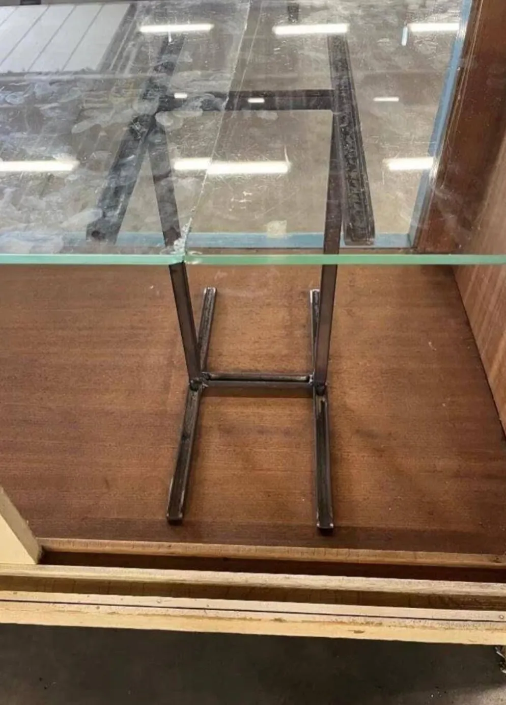 Comptoir/vitrine de magasin vintage en bois : projet de design