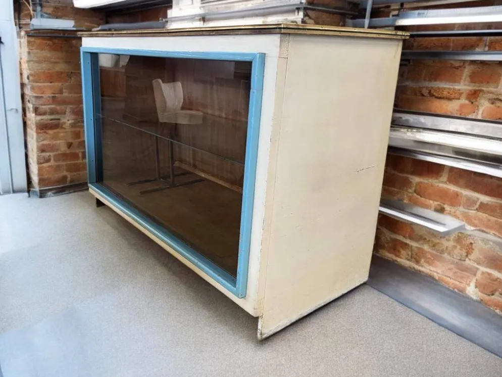 Comptoir/vitrine de magasin vintage en bois : projet de design