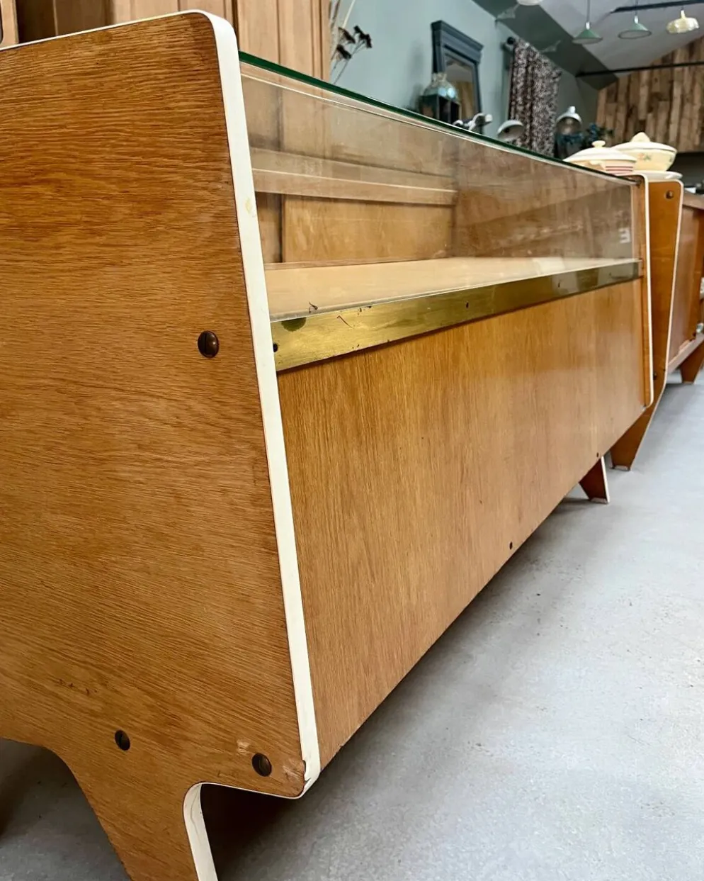 Comptoir, vitrine Siegel Paris, années 50, rénové