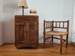 Confiturier en noyer – meuble de rangement ancien 1930-40