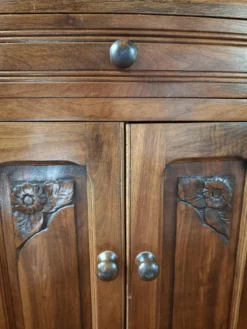 Confiturier en noyer – meuble de rangement ancien 1930-40