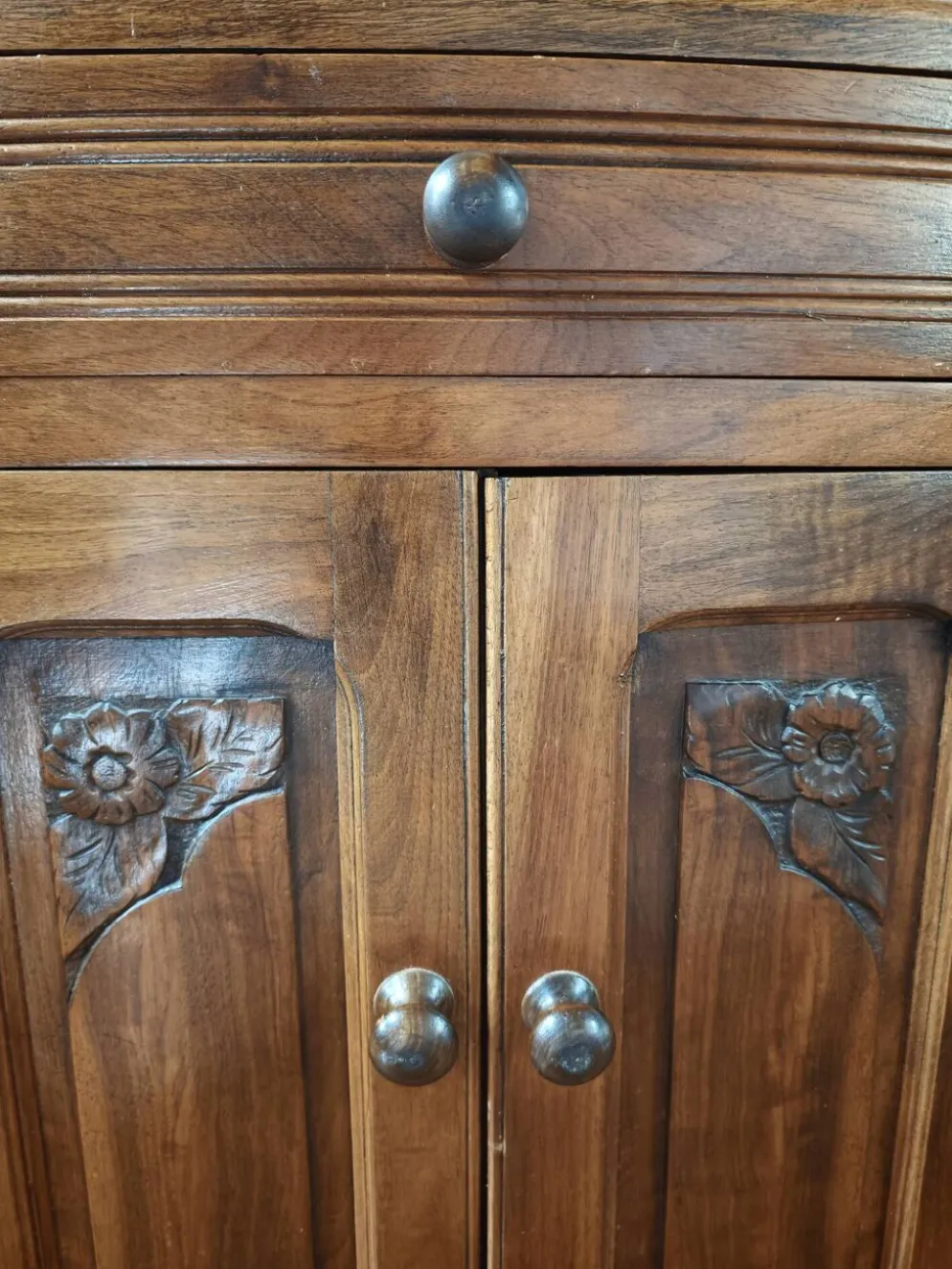 Confiturier en noyer – meuble de rangement ancien 1930-40