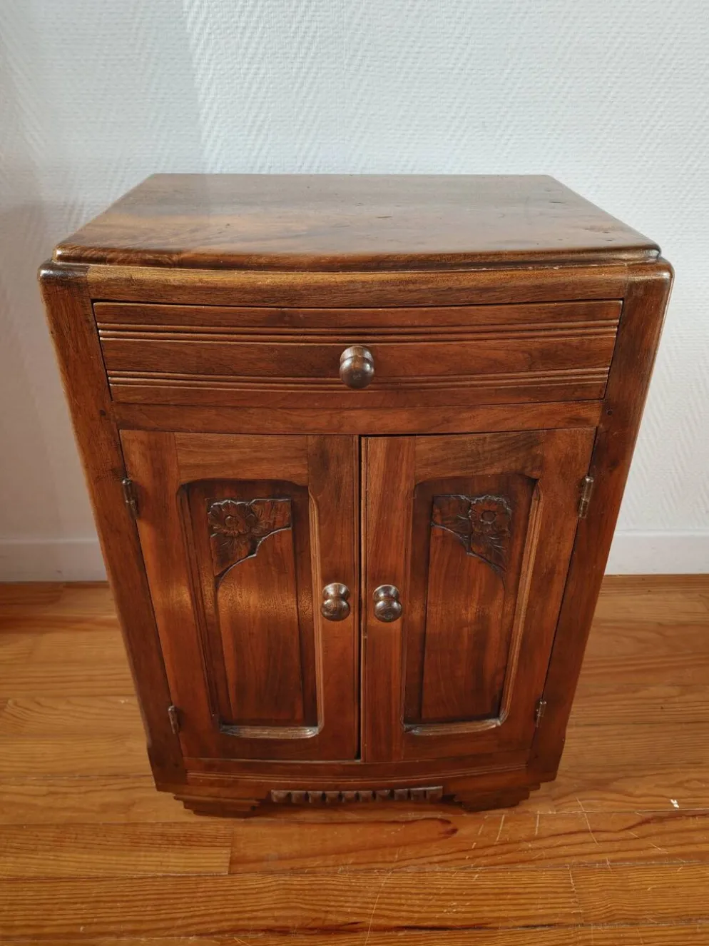 Confiturier en noyer – meuble de rangement ancien 1930-40