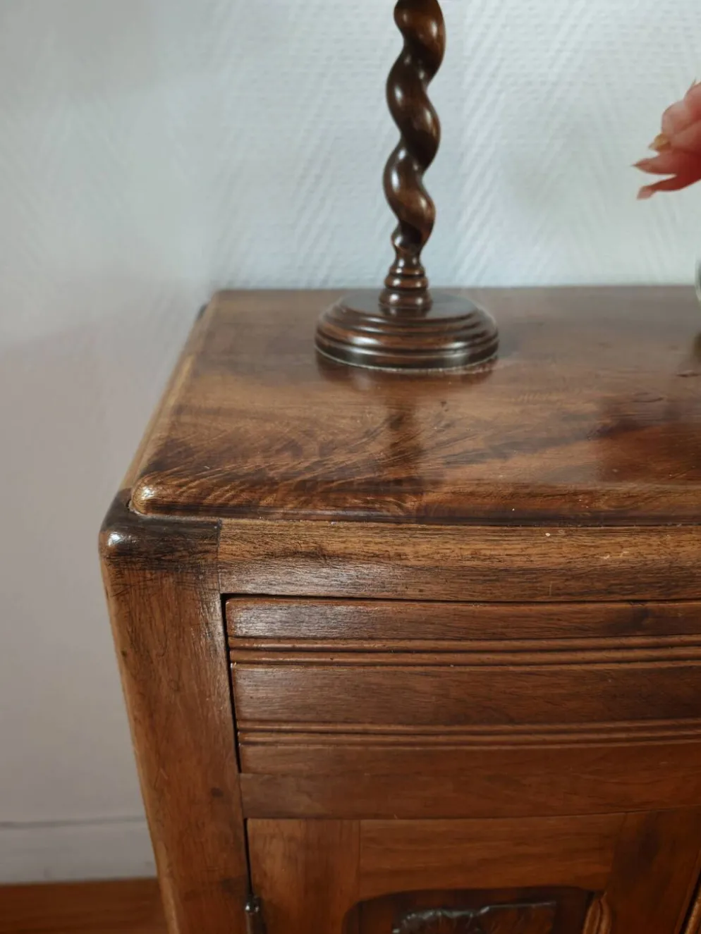 Confiturier en noyer – meuble de rangement ancien 1930-40