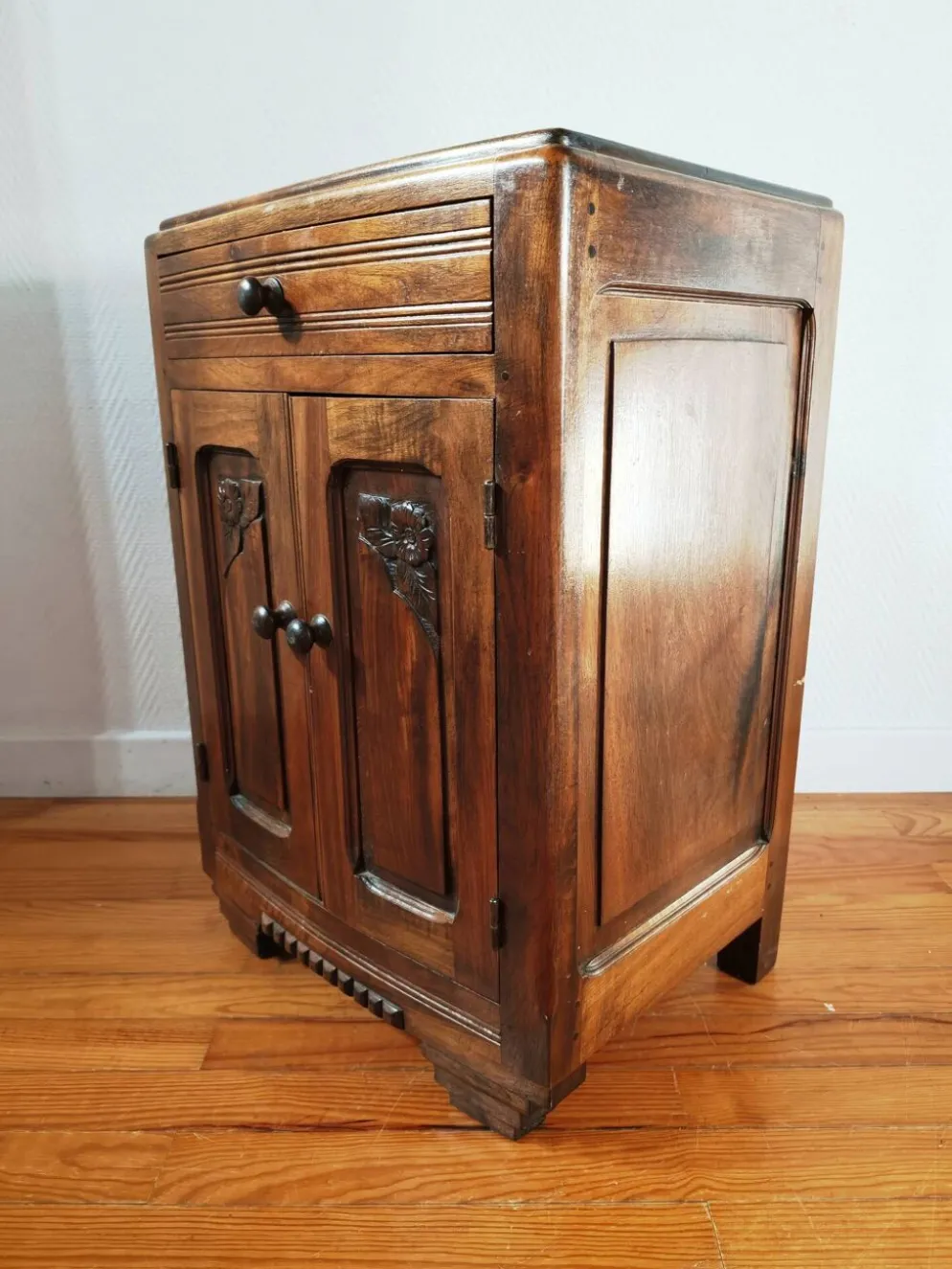 Confiturier en noyer – meuble de rangement ancien 1930-40