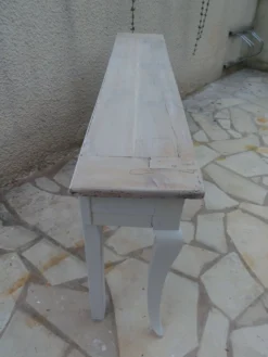 Console ancienne patinée gris coton.