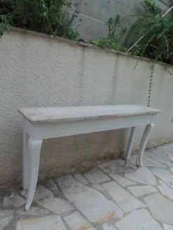 Console ancienne patinée gris coton.