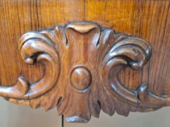 Console Ancienne Raffinée en Noyer – Époque Charles X (environ 1825)