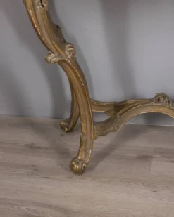 Console antique classique en bois décorée avec un miroir de la fin du 19e siècle.
