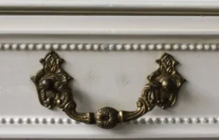 Console d’applique bipode de style Louis XVI en bois peint