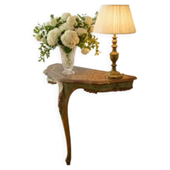 Console d’applique de style vénitien en bois peint et doré