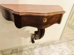 Console d’applique en noyer – style Louis XV