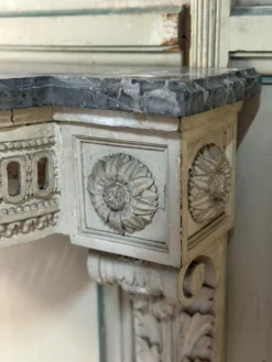 Console d’applique Louis XVI en bois sculpté, patine grise, XVIIIème siècle
