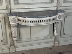 Console d’applique Louis XVI en bois sculpté, patine grise, XVIIIème siècle