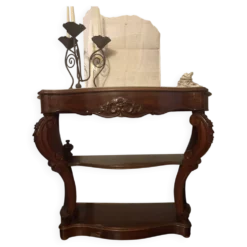 Console-desserte Napoléon III en acajou, décor sculpté de style rocaille