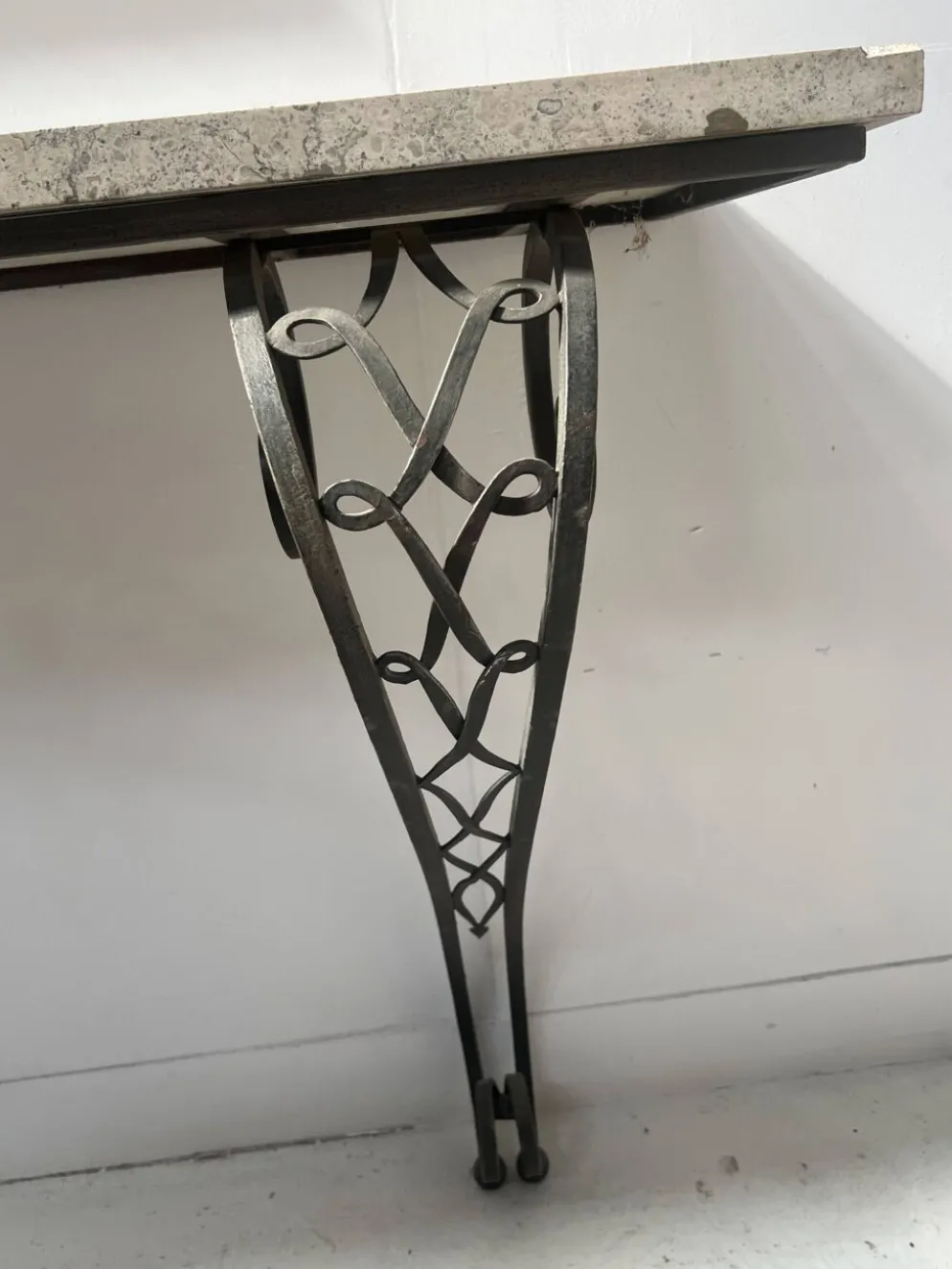 Console de style Art Déco en fer forgé martelé XX siècle