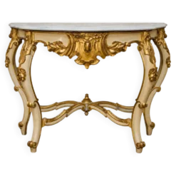 Console de style Louis XV – Bois laqué crème et doré – Dessus de marbre