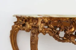 Console de style Louis XV du 20ème siècle avec plateau en marbre, France, années 1970.