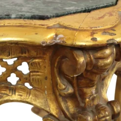 Console de style Louis XV en bois doré à la feuille d'or et marbre.