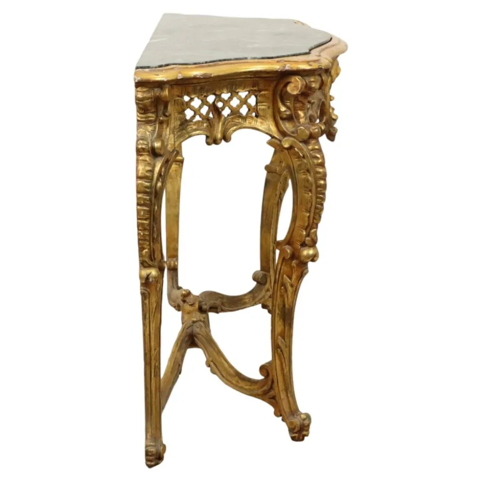 Console de style Louis XV en bois doré à la feuille d'or et marbre.