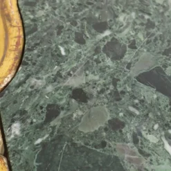 Console de style Louis XV en bois doré à la feuille d'or et marbre.