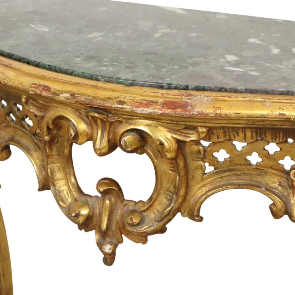 Console de style Louis XV en bois doré à la feuille d'or et marbre.