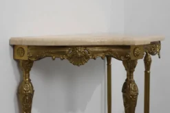 Console de style Louis XVI avec piètement en cuivre et plateau en travertin, Italie