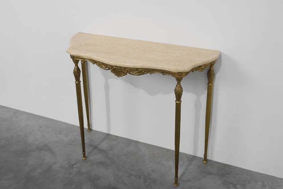 Console de style Louis XVI avec piètement en cuivre et plateau en travertin, Italie