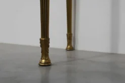 Console de style Louis XVI avec piètement en cuivre et plateau en travertin, Italie
