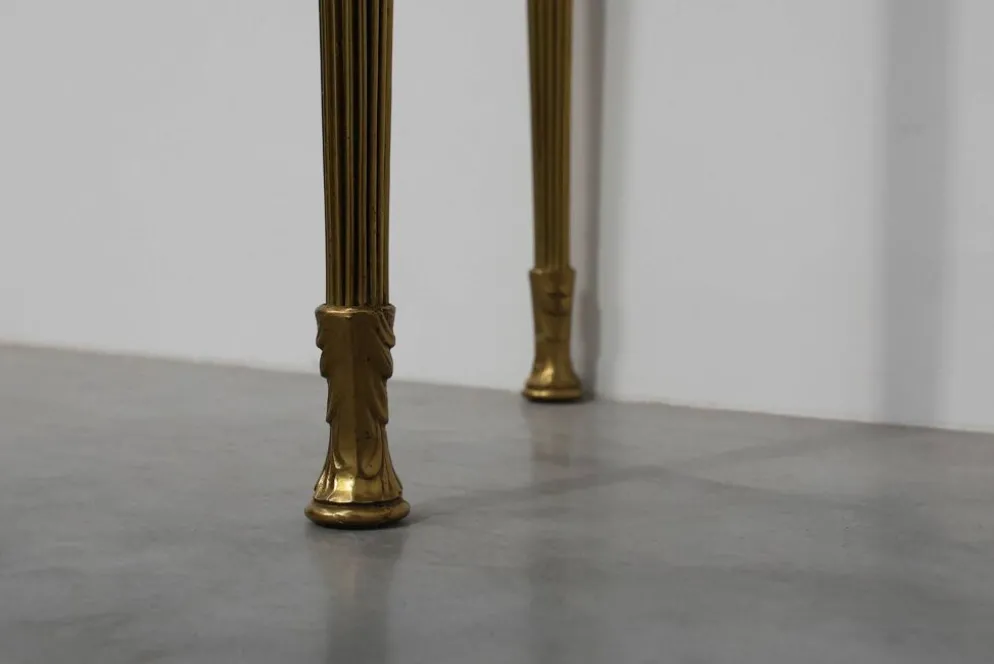 Console de style Louis XVI avec piètement en cuivre et plateau en travertin, Italie