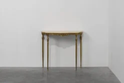 Console de style Louis XVI avec piètement en cuivre et plateau en travertin, Italie