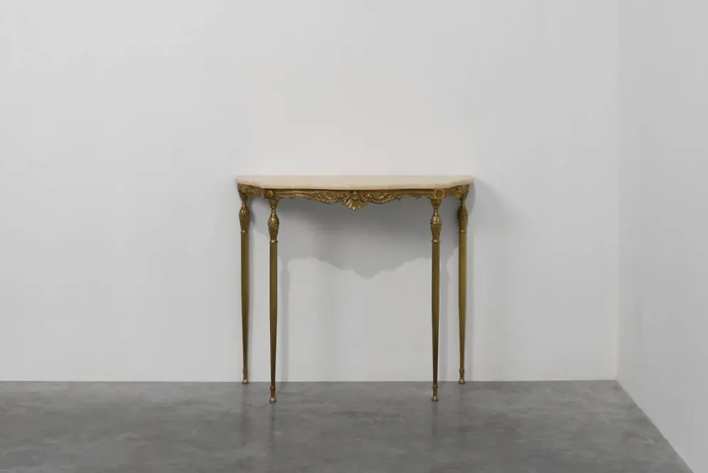 Console de style Louis XVI avec piètement en cuivre et plateau en travertin, Italie