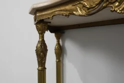 Console de style Louis XVI avec piètement en cuivre et plateau en travertin, Italie