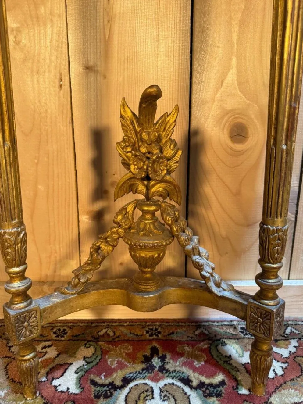 Console de style Louis XVI en bois doré et sculpté