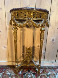 Console de style Louis XVI en bois doré et sculpté