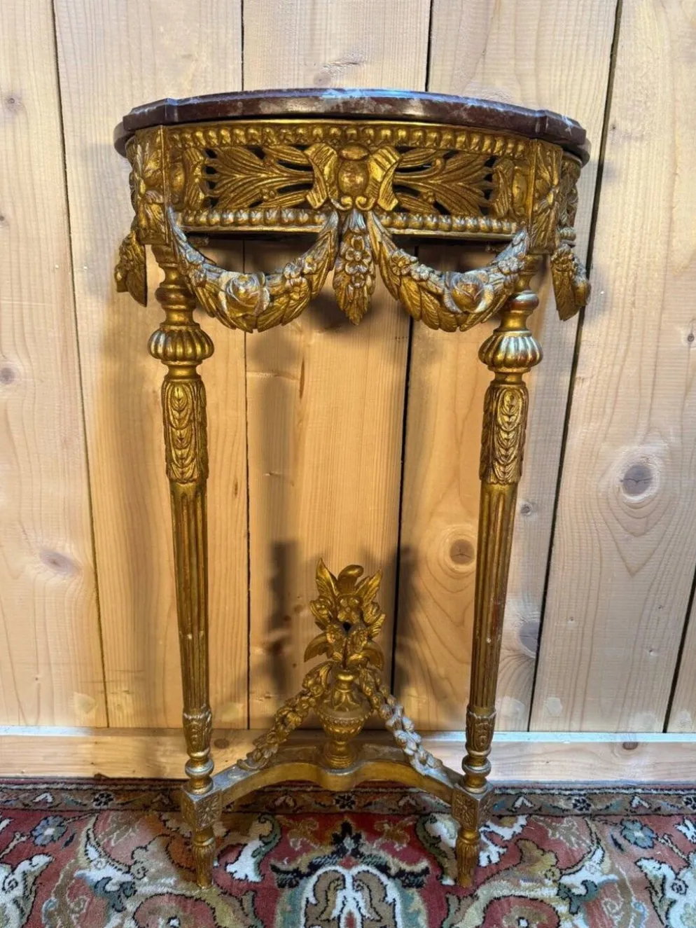 Console de style Louis XVI en bois doré et sculpté