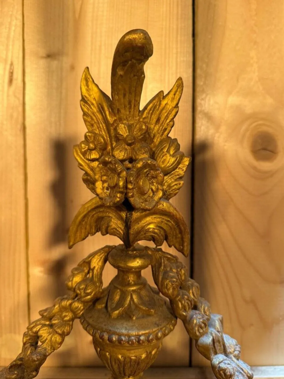 Console de style Louis XVI en bois doré et sculpté