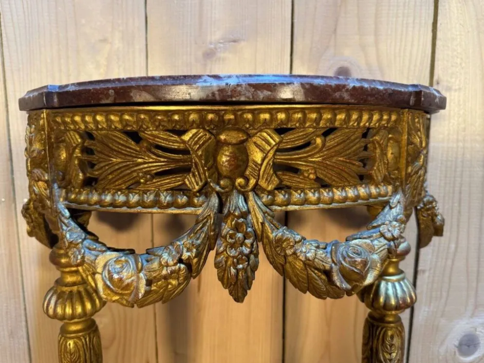 Console de style Louis XVI en bois doré et sculpté
