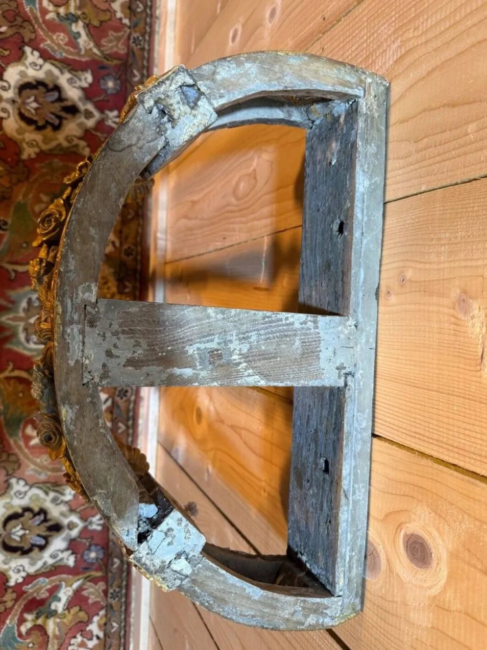 Console de style Louis XVI en bois doré et sculpté