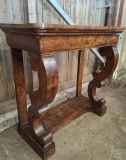 Console d’époque Restauration en loupe d'orme – XIXe siècle (ombp)